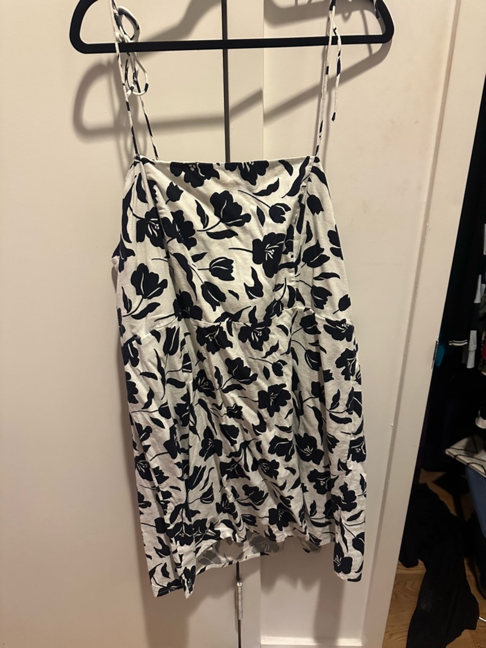 Old Navy Black & White Floral A-Line Dress 🌻
